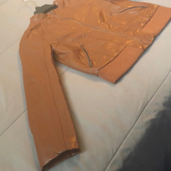 Leather jacket - Picture 3 of 8